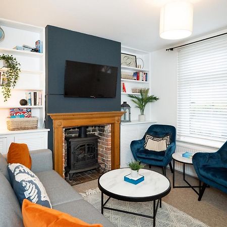 Stunning 2-Bedroom Home In City Centre With Wi-Fi! Ройал-Танбридж-Уэльс Экстерьер фото