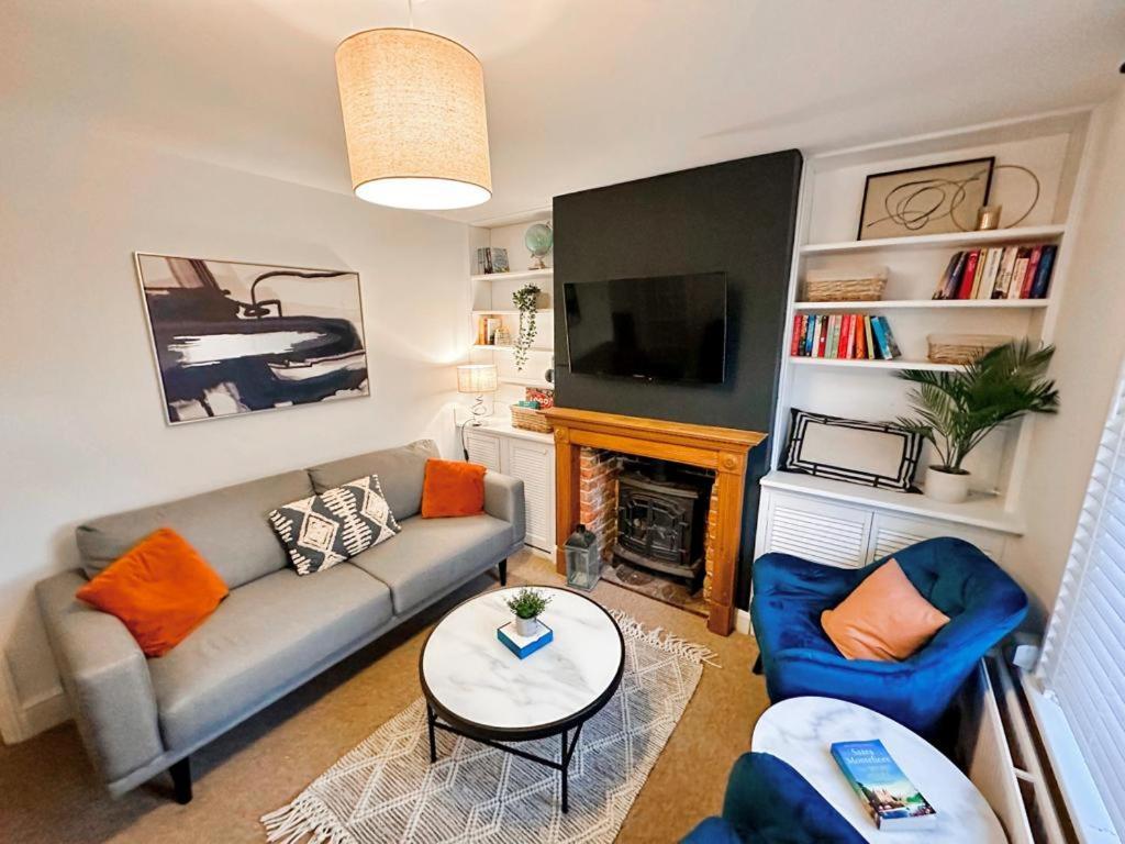Stunning 2-Bedroom Home In City Centre With Wi-Fi! Ройал-Танбридж-Уэльс Экстерьер фото