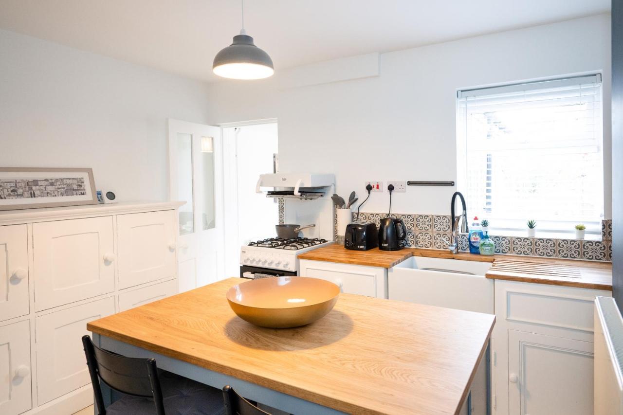 Stunning 2-Bedroom Home In City Centre With Wi-Fi! Ройал-Танбридж-Уэльс Экстерьер фото