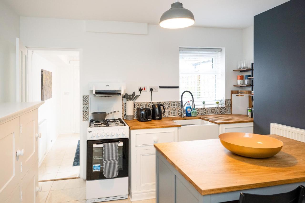 Stunning 2-Bedroom Home In City Centre With Wi-Fi! Ройал-Танбридж-Уэльс Экстерьер фото