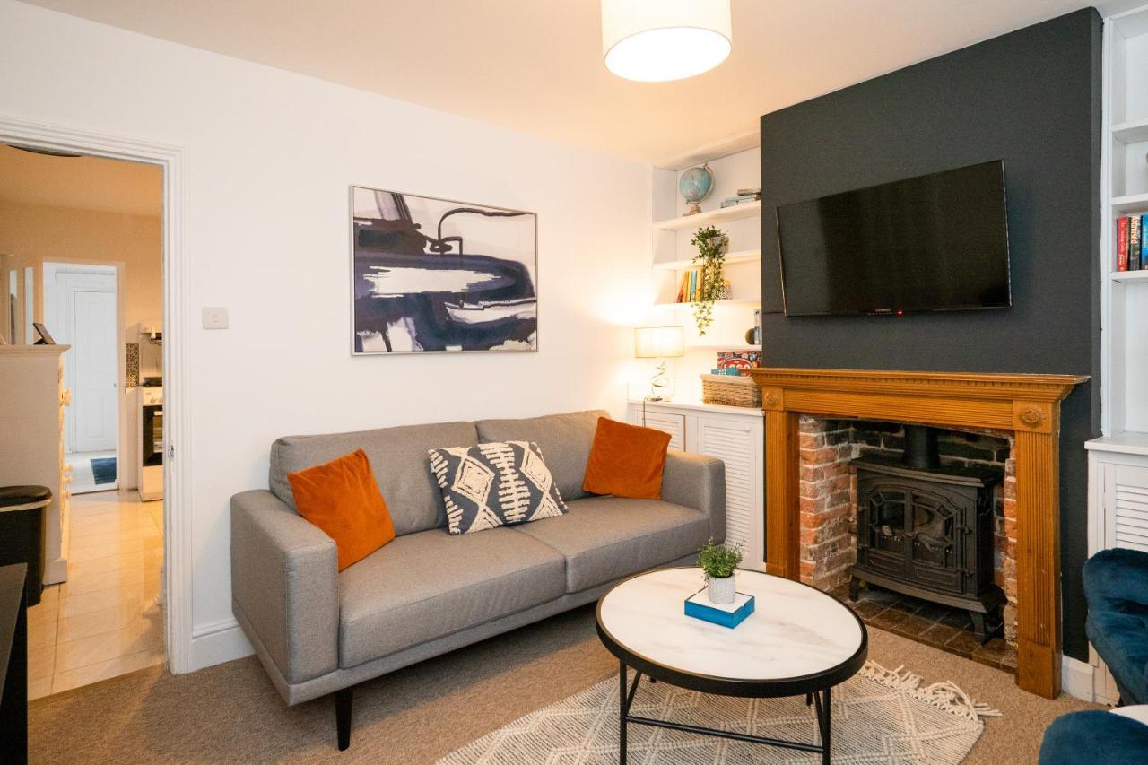 Stunning 2-Bedroom Home In City Centre With Wi-Fi! Ройал-Танбридж-Уэльс Экстерьер фото